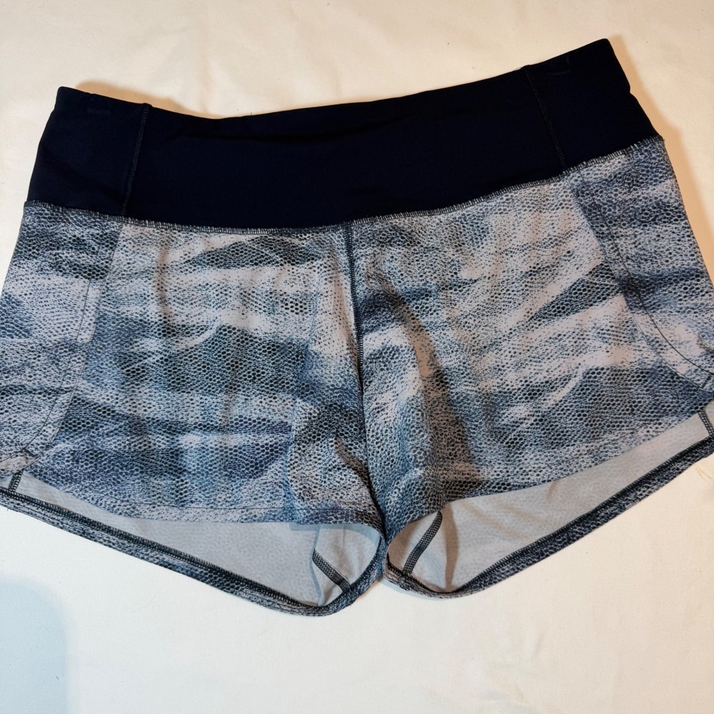 Lululemon Speed Up Shorts Size 6 Blue Grey Snakeskin Print Running Athletic